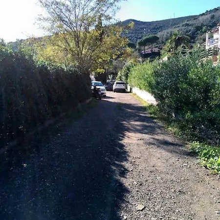 La Casa Accanto